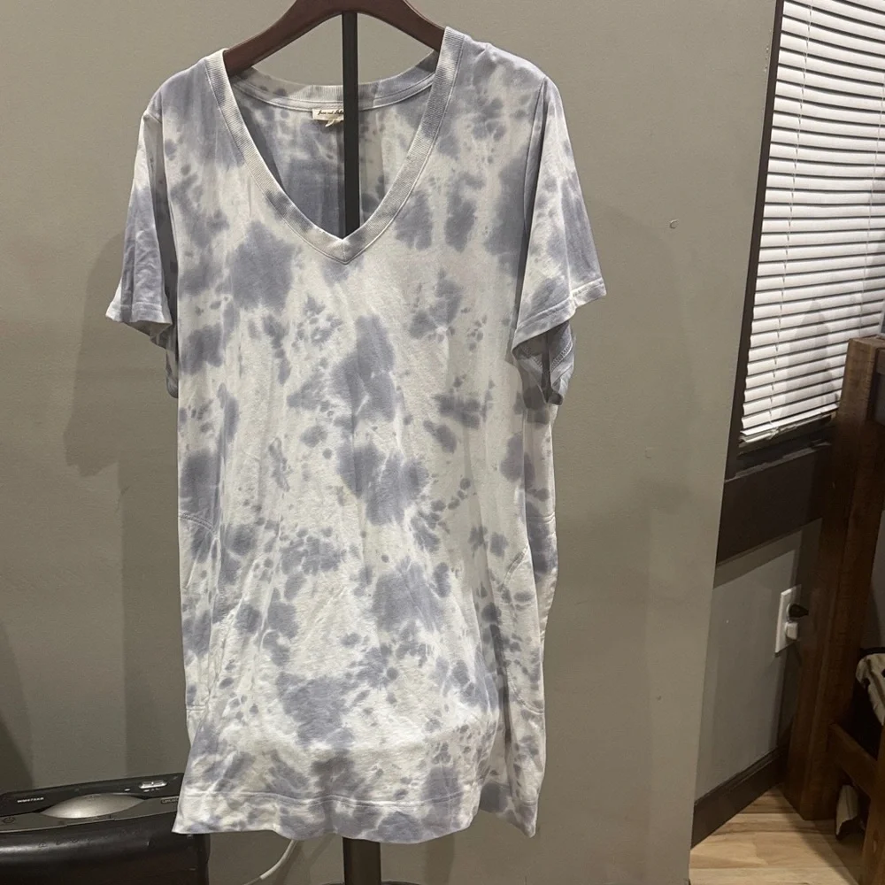 Jane and Delancey Blue Tie-Dye V-Neck Tee - Picture 1 of 2